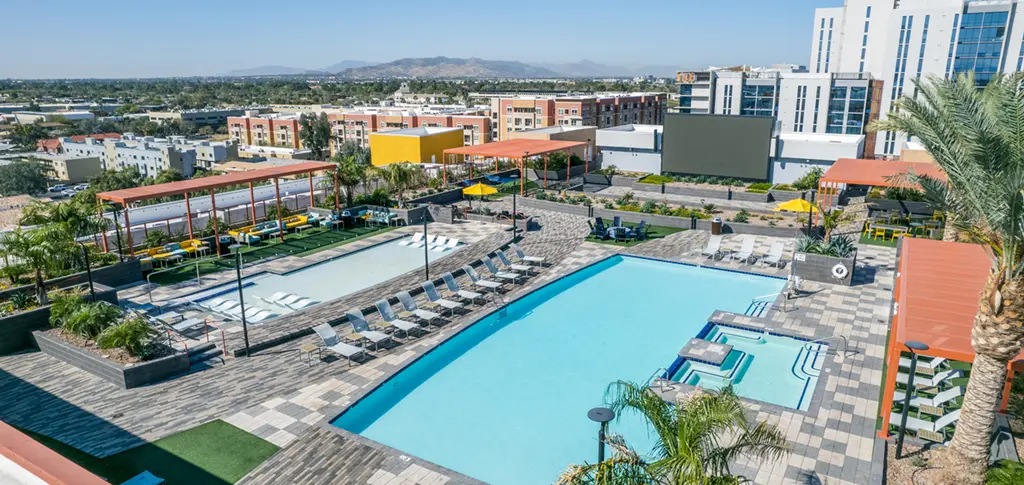 Image of exterior buildiing and pool area of Apollo Tempe