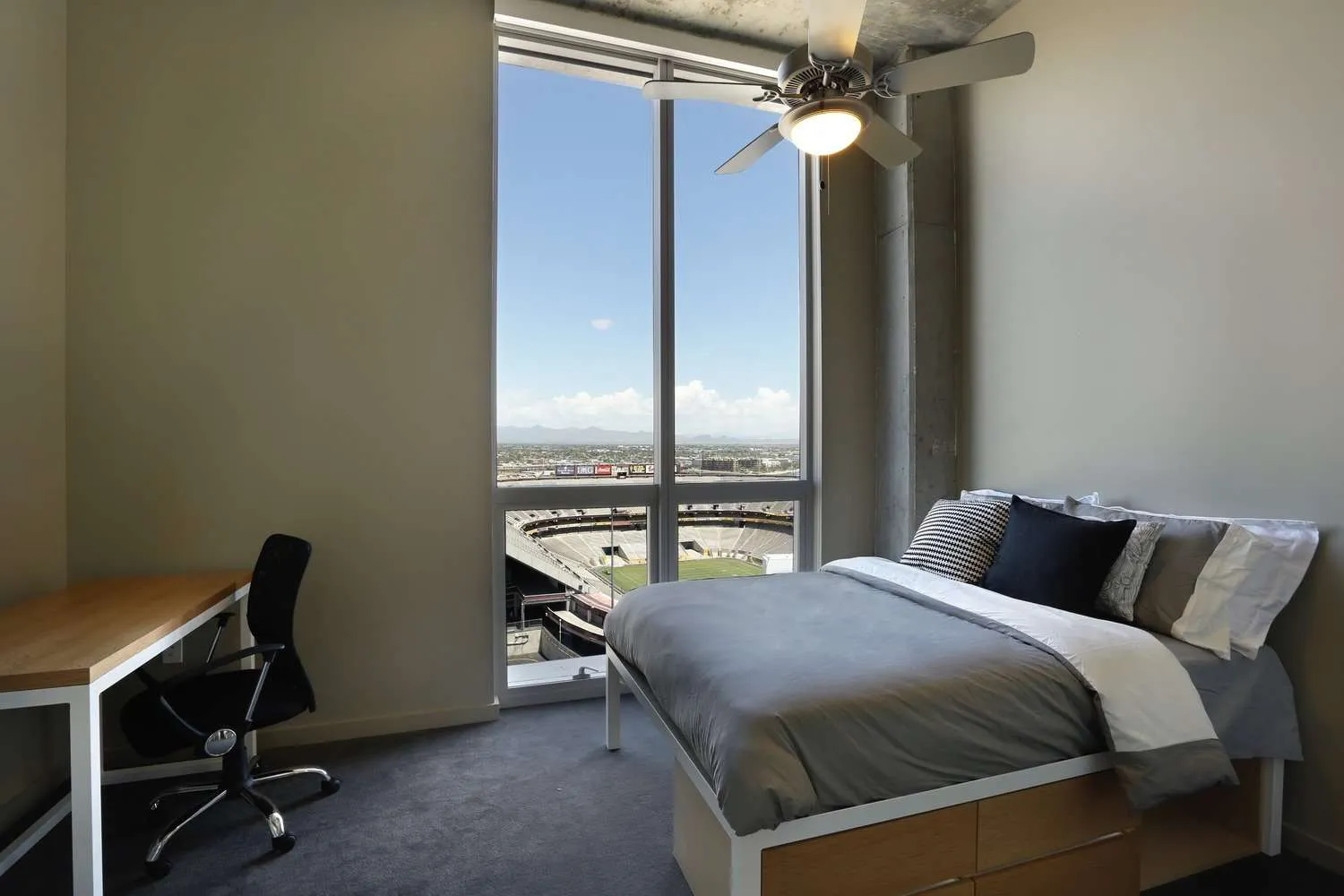 Image of bedroom at University House Tempe.